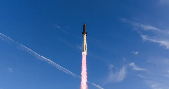 星舰首次入轨后：载人登月还有多远？美国2028年真能实现登月吗？