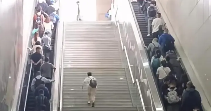 你知道吗？当下不是经济下行，而是时代规则彻底重构！