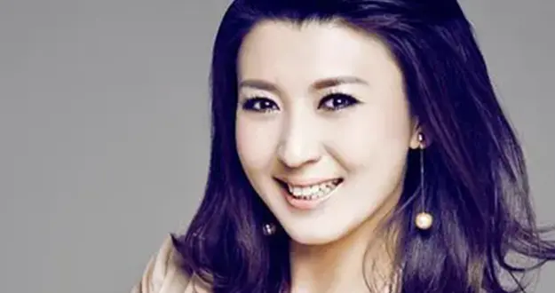 做人要有下限：恶意模仿中伤闫学晶只会让自己更加丑陋