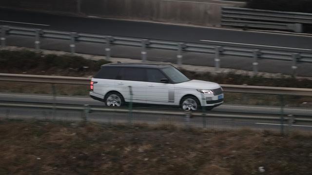 小飞分享：高速服务区惊现路虎逃单大戏！3