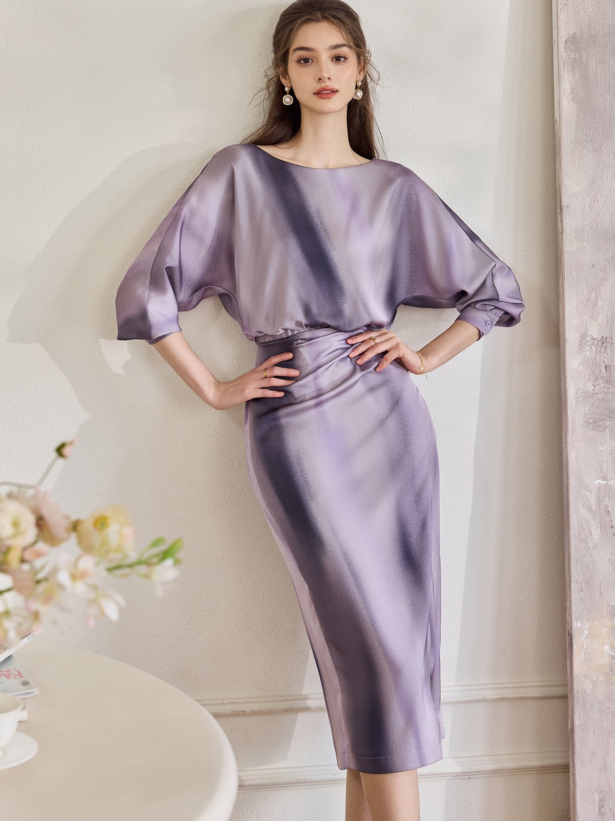 优雅紫色连衣裙,展现出女性魅力