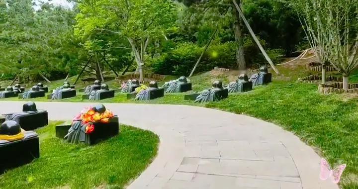 第一次参观八宝山革命公墓，这种墓碑难得一见，太震撼了