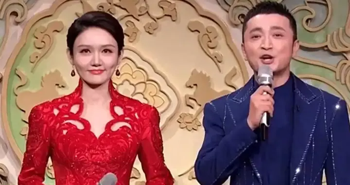 央视春晚主持人：龙洋总看提词器，撒贝宁笑点太多，刘心悦很惊喜
