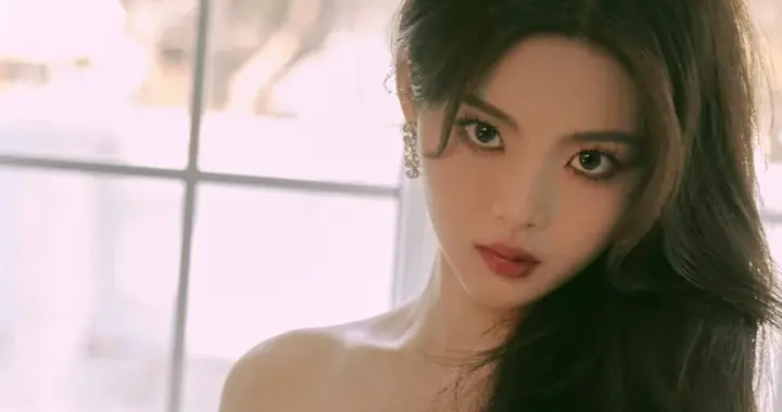 美女壁纸-第6468期-杨超越