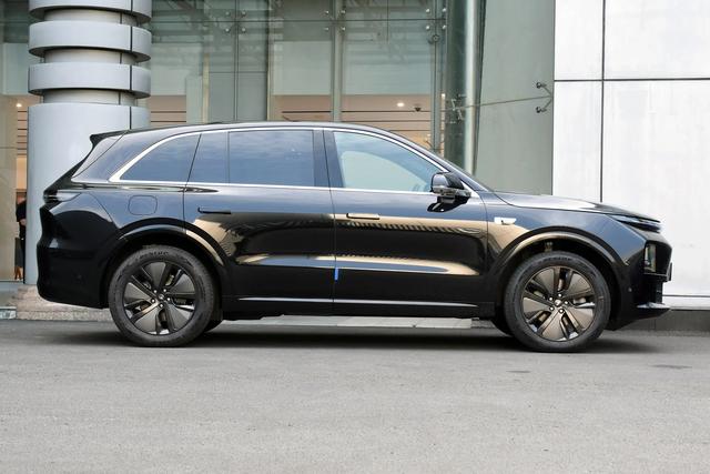 近25万的国产SUV，连续8个月销量第一，这你敢信？