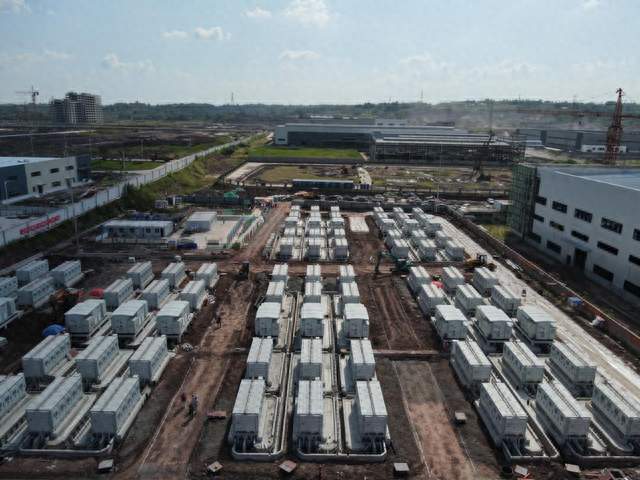 电新赛道彻底火了！储能锂电海风齐爆发，5只龙头闭眼拿