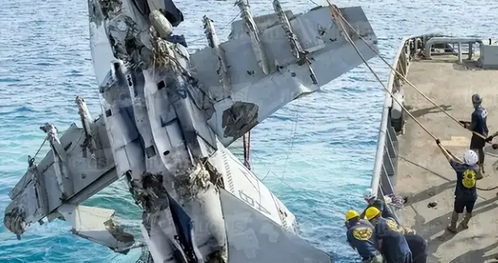 想露脸，结果露了屁股：美国尼米兹号航母2架军机相继坠毁