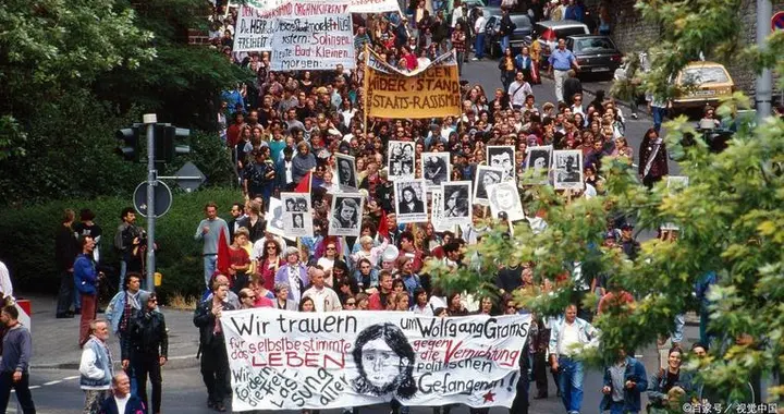 伊朗战事升级！舰船沉没千人遇难，川普放狠话：觊觎领导权者必死