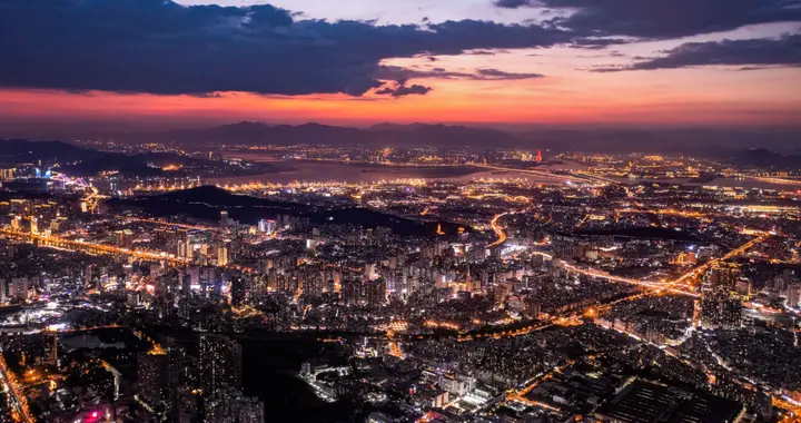 电力需求将暴涨40%，AI正重塑全球能源逻辑