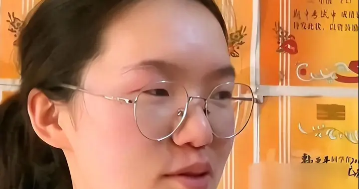 寒门699分女孩一句话引爆全网！50万人点赞骂她：教育我你是谁！