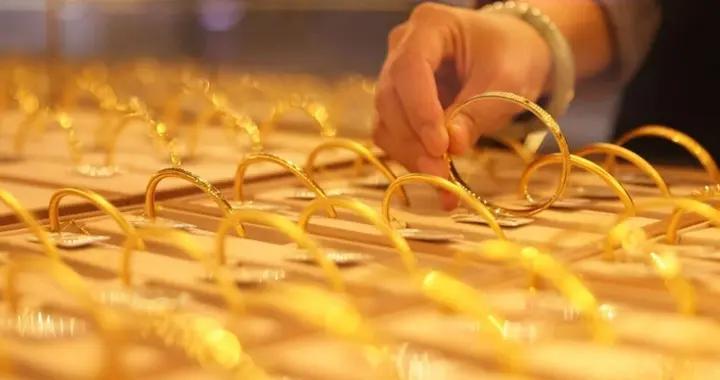 下跌32%，黄金消费大降温，周大福关店905家，钻石却被买爆了？