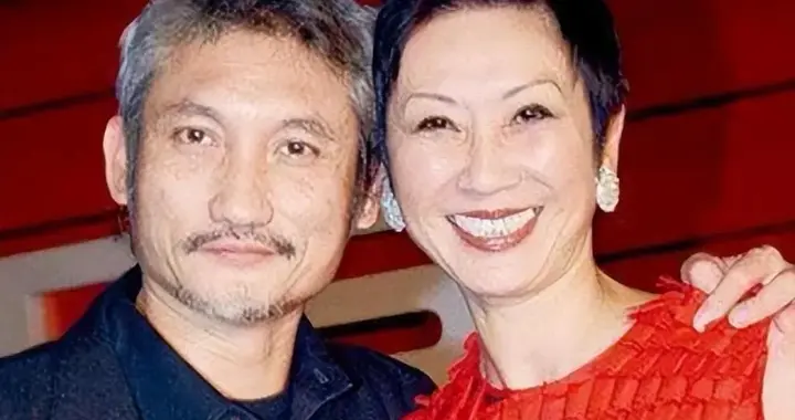 徐克悲伤走出医院，眼睛哭肿了，爆出施南生的去世细节，安息吧
