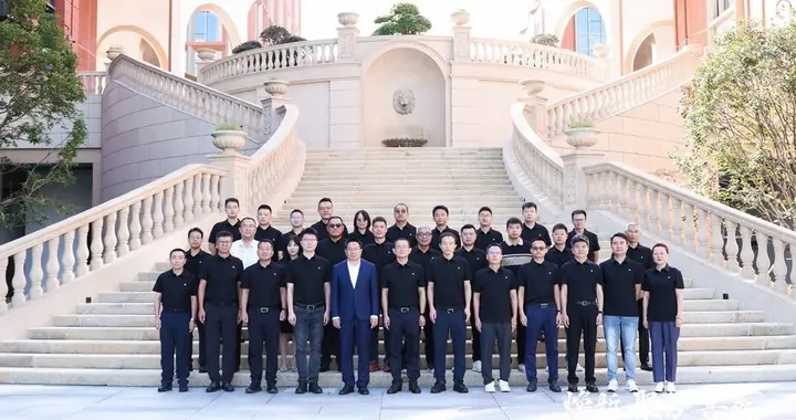 猛士华为共赴新程：万良渝赵安带队，智能越野赛道竞争白热化