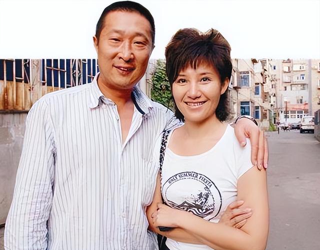 她不顾父母反对嫁林永健，失去3孩子40岁当上妈妈，流下幸福眼泪