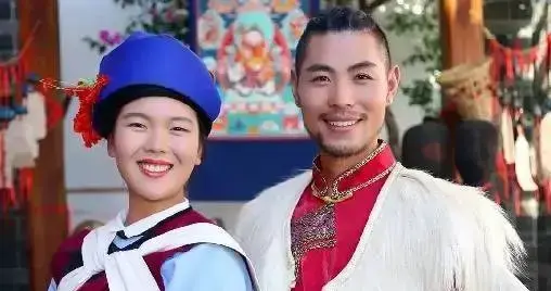 看完56个民族的晚年夫妻，终于读懂中国人最朴素的爱情