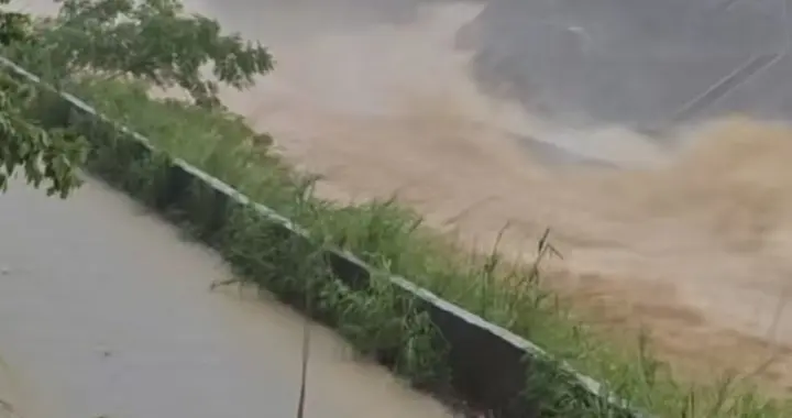 广西六蓝水库出现缺口，地图显示水库比村子还大
