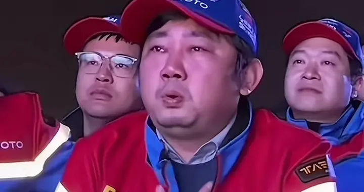 太燃了！张雪机车WSBK夺冠，19岁的梦想都实现，泪洒领奖台