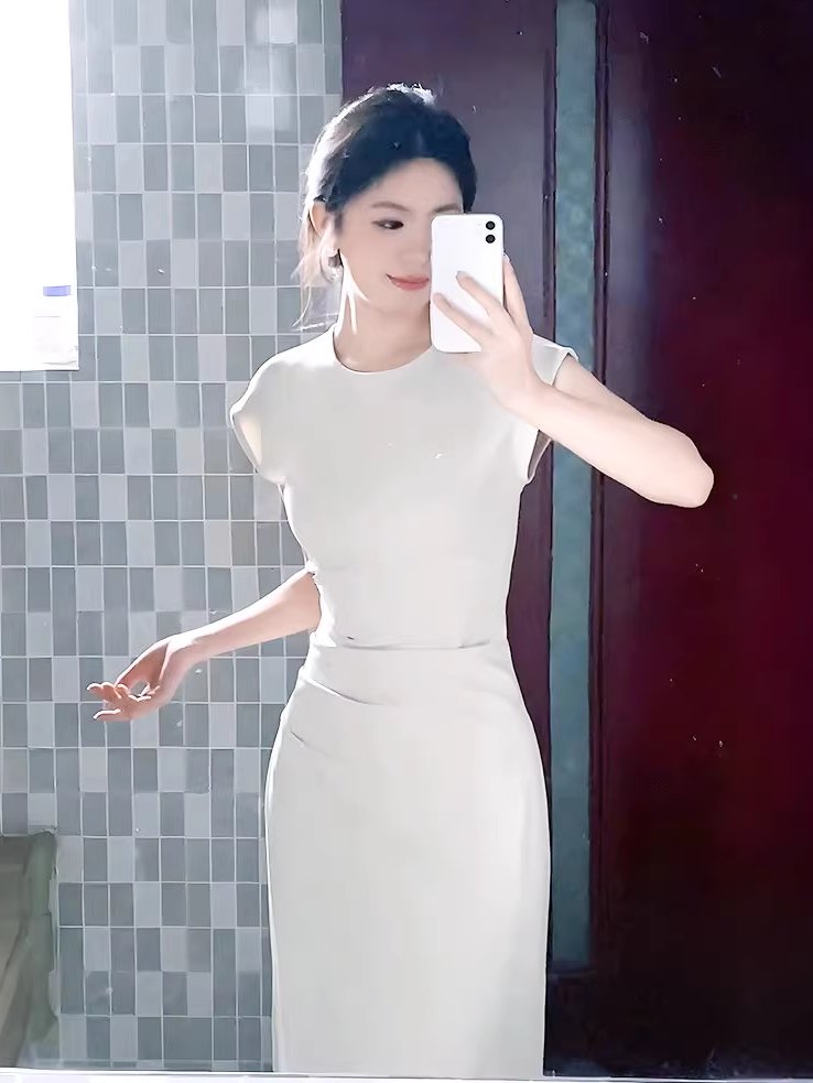 夏日绝美白色收腰圆领连衣裙高级感显瘦长裙