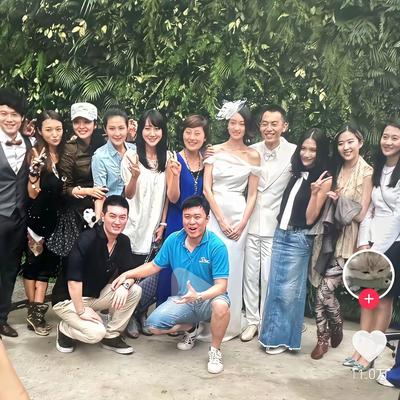 彩虹吃瓜娱乐：这是朱亚文沈佳妮结婚的旧照