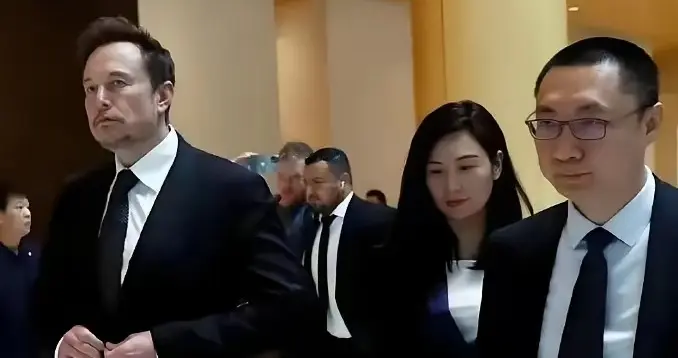 马斯克豪掷16亿锁人！朱晓彤才是特斯拉救世主