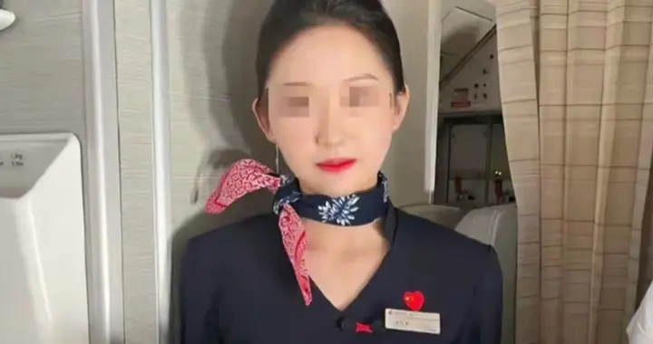 空姐下跪最新后续：知情人爆发声，连跪三次还被踹，东航做出回应