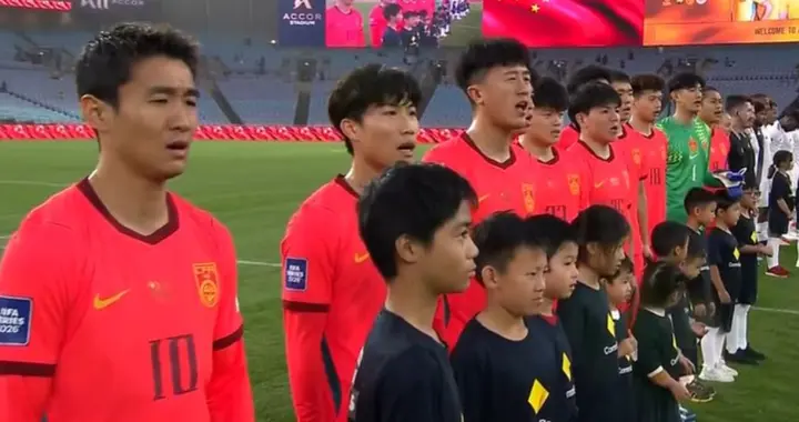 国足2:0完胜库拉索，此人用完美表现，证明自己是国足右路答案！