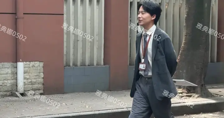 成都偶遇郭麒麟本人好小一只，他不能胖一胖就跟郭德纲一模一样了