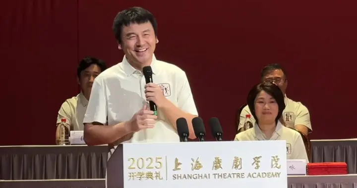 雷佳音妻子藏不住了，原是上戏同班同学翟煦飞，相伴23年零绯闻