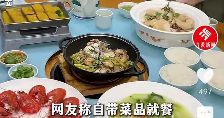 顾客带熟食被收300加工费，餐馆：他们带十多个熟菜，评论区吵翻
