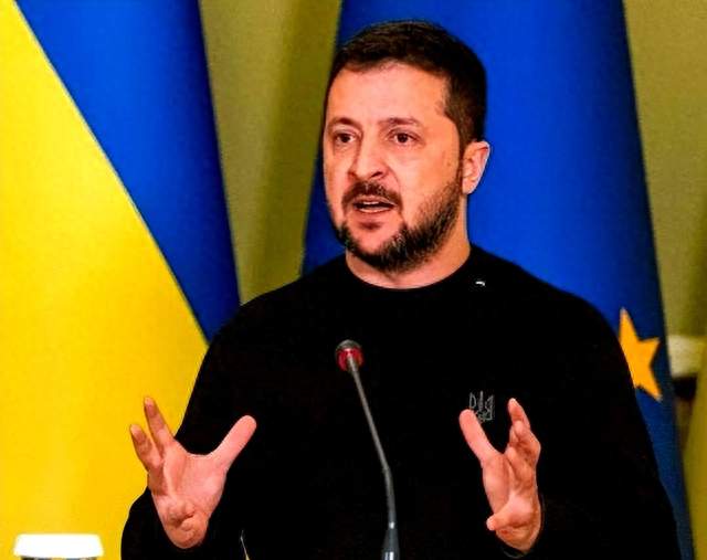 红军城即将被俄军攻占？泽连斯基公开真相，俄军玩起战场作秀