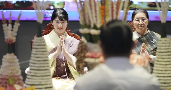 爱子公主访问老挝第二天！入乡随俗穿老挝民族裙，首次外访就美翻