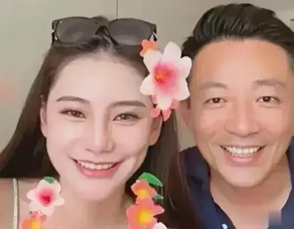 婚内出轨⁉️汪小菲新婚妻子大量私照被曝光！婚礼恐受影响。