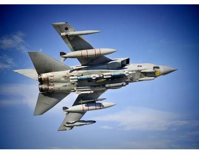 美军各类飞机加起来两万多架，中国战斗机是否太少了？