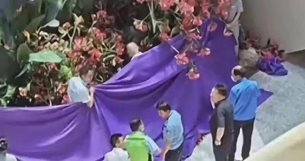 西安坠楼事件持续发酵！遗书曝光，知情人透露更多，曾被罚上千万
