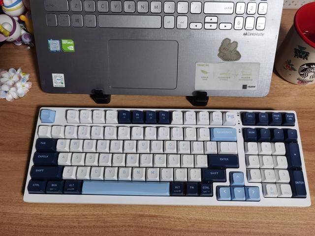 飞时代FWS300R飞飞轴机械键盘，带给你低延轻音新体验