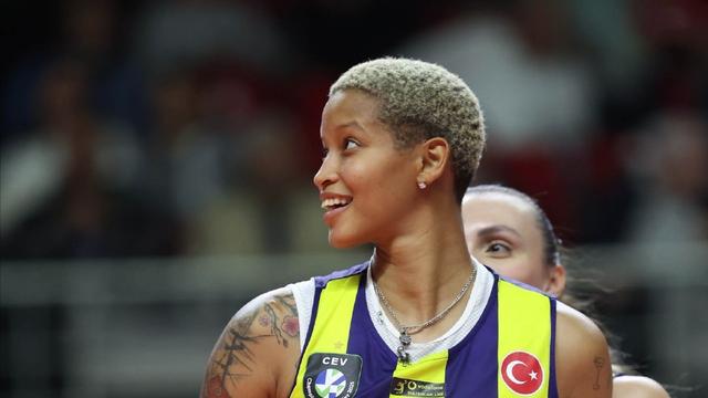 一鉴女排女篮：土超总决赛第二场，费内巴切