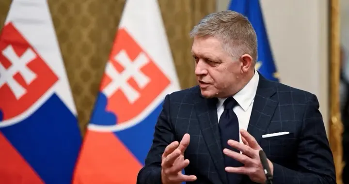 斯洛伐克总理致信泽连斯基，要求恢复俄油过境，难道是撑不住了？