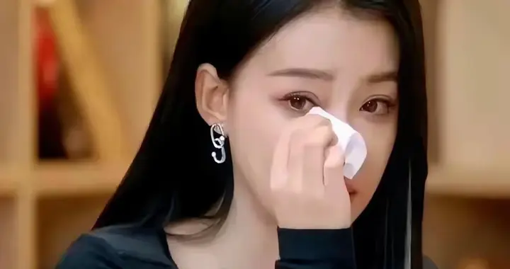 顶流女演员豪车内做不良行为，长得很漂亮，紧急发声，内幕被曝