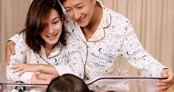 韩庚卢靖姗晒二胎儿子出生照，夫妻俩发文“我们的好消息”