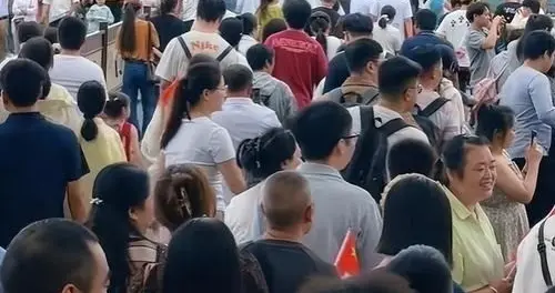 2026国庆节黄金周，全国最堵的十大景区出了：一眼望不到边的人头