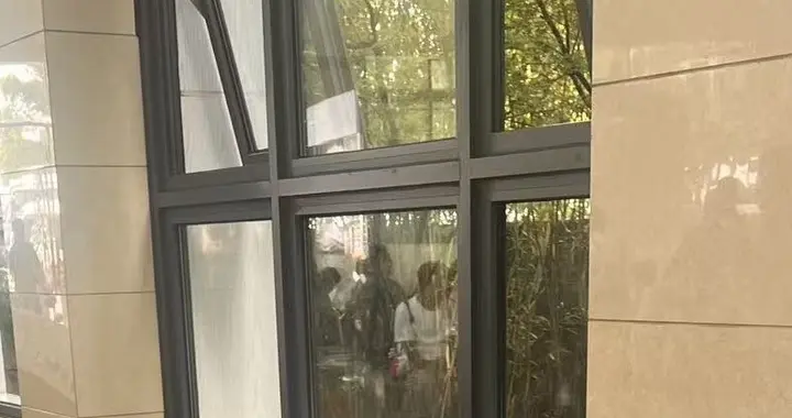 一个通知下来，从校长到主任，都换了。