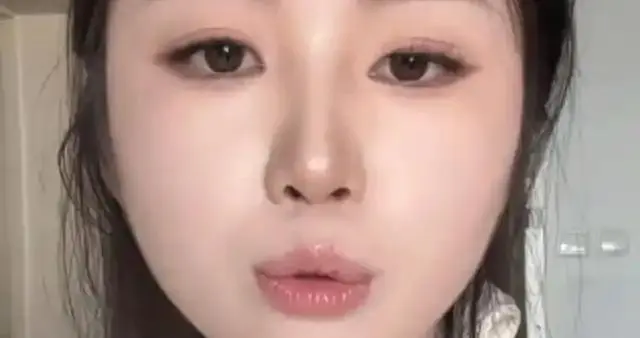 修手机被要密码，店主偷看相册50分钟导出40张私照，女子：法庭见