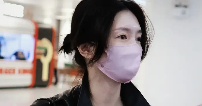 江疏影机场美图