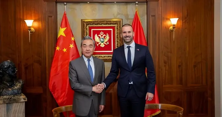 黑山总理一口流利中文，让王毅外长看到，他可以成为第二个武契奇