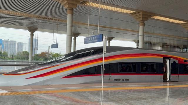 高铁知识播音员CR：北京往返上海高铁标杆