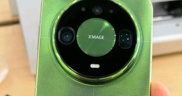 华为Mate90坚持三挖孔！却偷偷打通香港八达通，这步棋太狠了