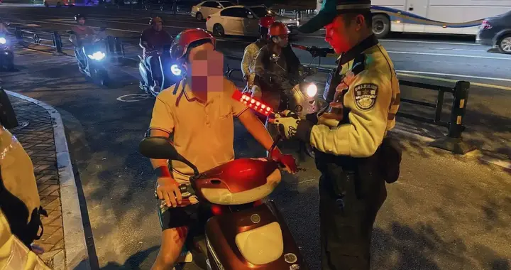 北京交警夜查，自行车“酒驾”也罚