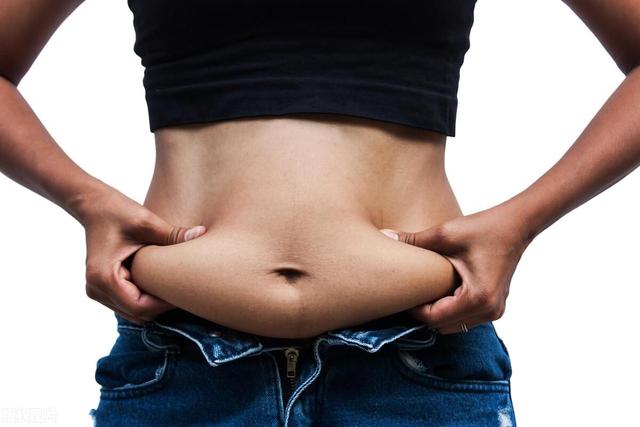 为什么小腹容易堆积脂肪？3个方法让你恢复平坦小腹