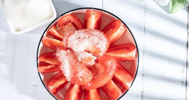 春日食蕃茄：营养解码与凉拌食用的科学指南**