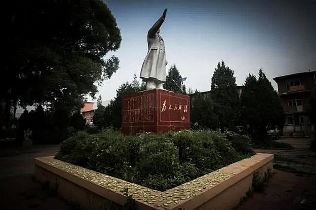 可哀呀可哀！曾是辽宁辉煌军工城，20000多人城镇，已是一片荒芜